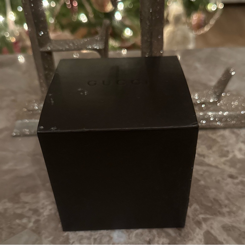 🩶EUC🩶 Gucci space grey and Silver Watch - Picture 4 of 8